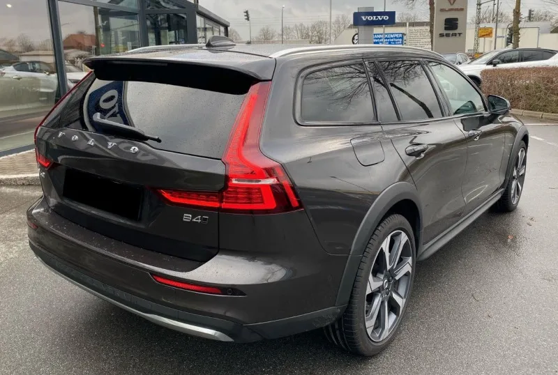 Volvo V60 Cross Country B4 AWD =Ultimate= Panorama/Distronic Image 4