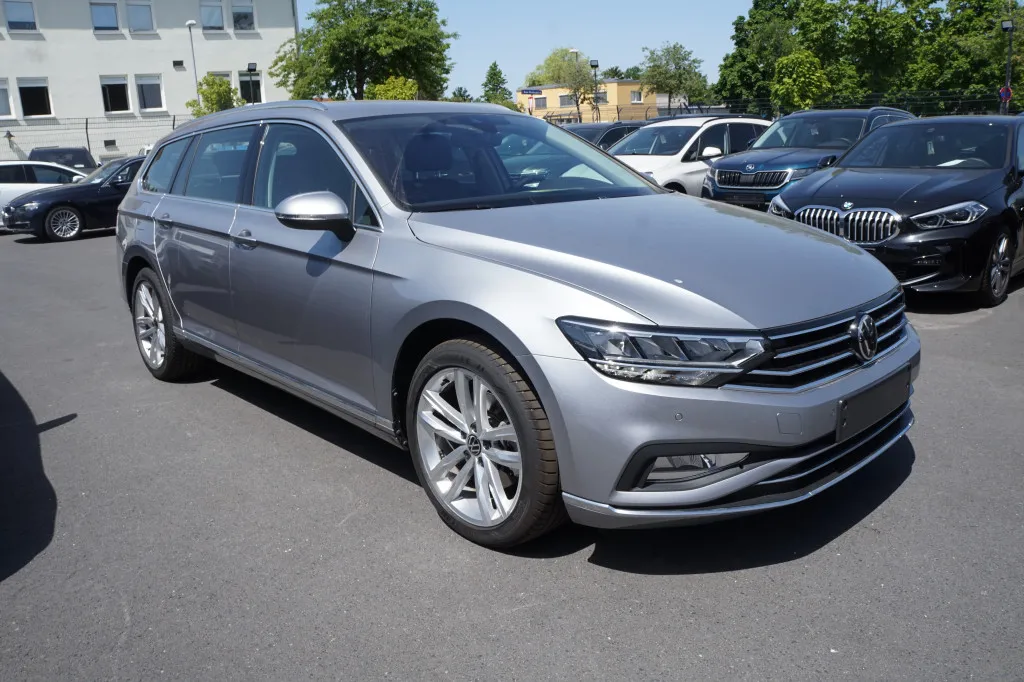 Volkswagen Passat VARIANT 1.5 TSI DSG ELEGANCE FACELIFT*NAVI PRO Image 3