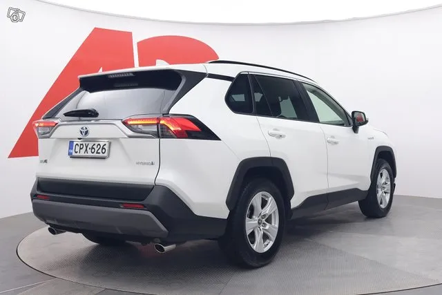 Toyota RAV4 2,5 Hybrid Active Edition - PLUS-PAKETTI / HELMIÄISVALKOINEN / TAKUU / MERKKIHUOLLETTU / TUTKAT / NAVI YMS Image 5