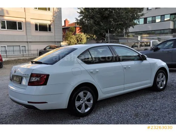 Skoda Octavia 1.6 TDI Style Image 5